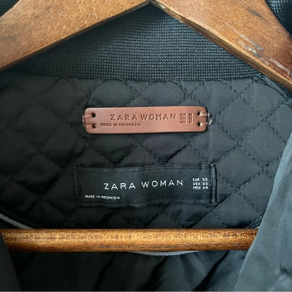 Zara Black Puffer Pocketed Zip Up Elegant Everyday Jacket Quilted Design - Picture 4 of 7